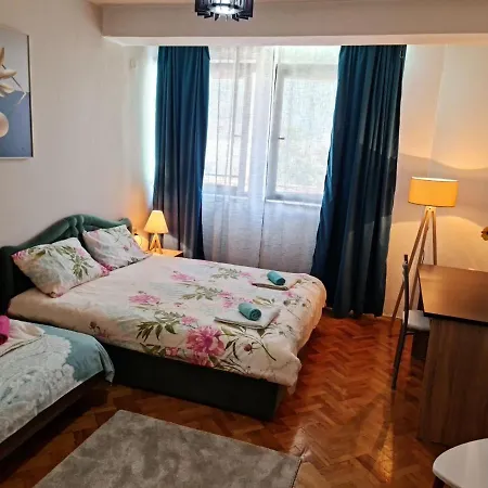 Livi Apartments- Old Town Center Apartment