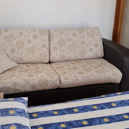Livi Apartments- Old Town Center Apartment
