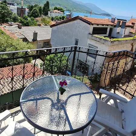 Livi Apartments- Old Town Center Apartment