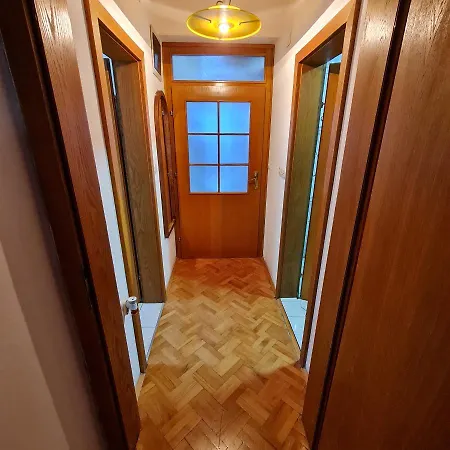 Livi Apartments- Old Town Center Apartment