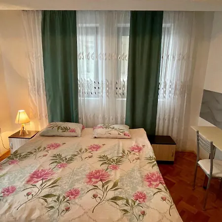 Livi Apartments- Old Town Center *