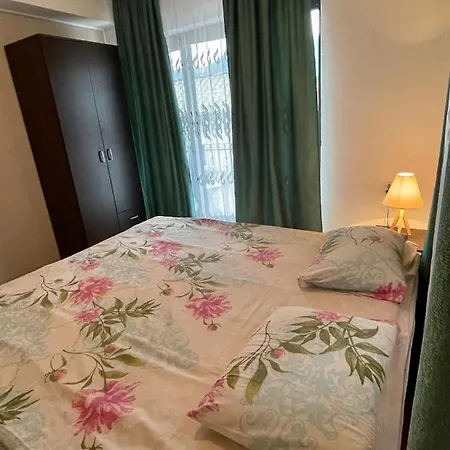 Livi Apartments- Old Town Center
