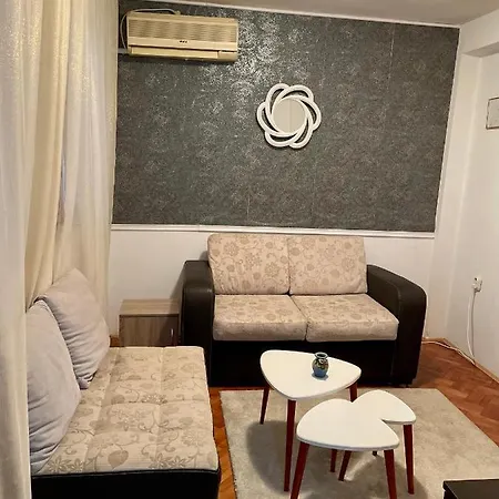 Livi Apartments- Old Town Center