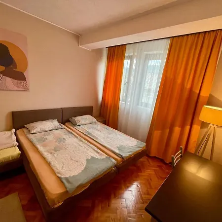 Livi Apartments- Old Town Center Apartment