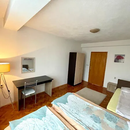 Livi Apartments- Old Town Center